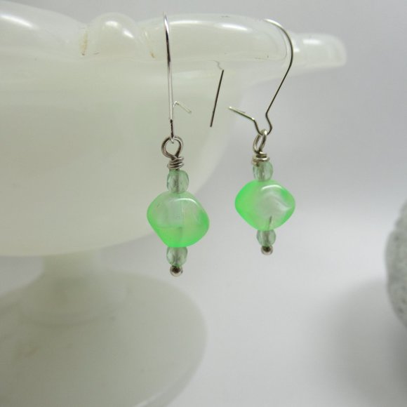 Uranium glass bead earrings - Picture 6 of 10